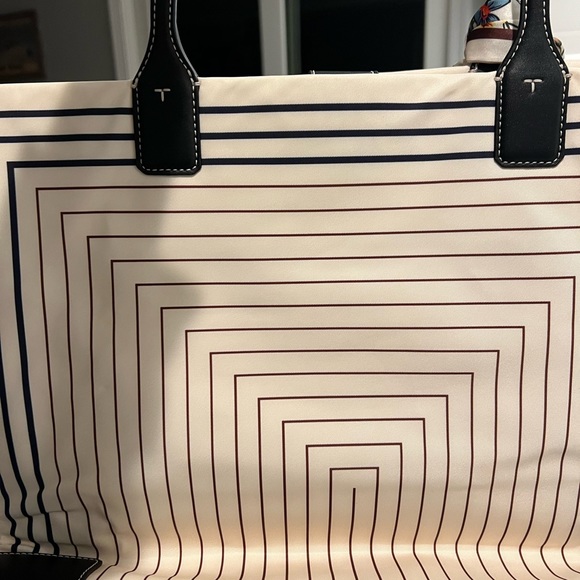 Brand new Tory Burch Ella Tote with Imleck matching scarf - Picture 9 of 9